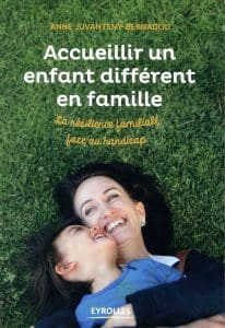 couverture du livre "accueillir un enfant différent en famille"