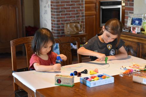 fillettes qui jouent