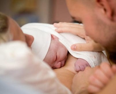 Être parent à l’unité néonatale : tisser des liens pour la vie