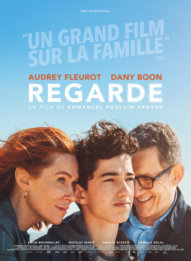 affiche du film regarde